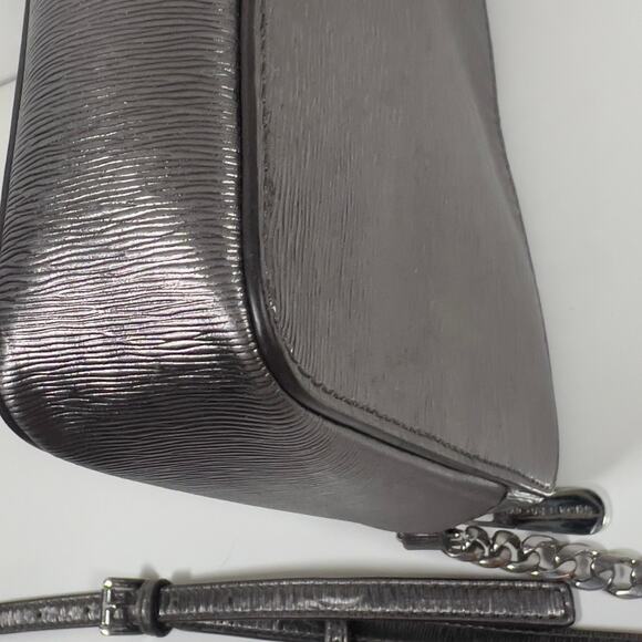 Michael Kors Zip Around Silver Metallic Textured Crossbody Bag Adj Strap - Picture 13 of 16